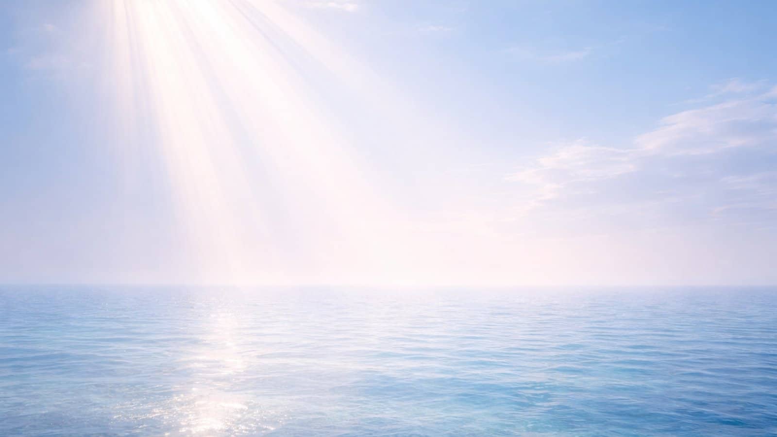 Belle lumière sur l'océan paisible