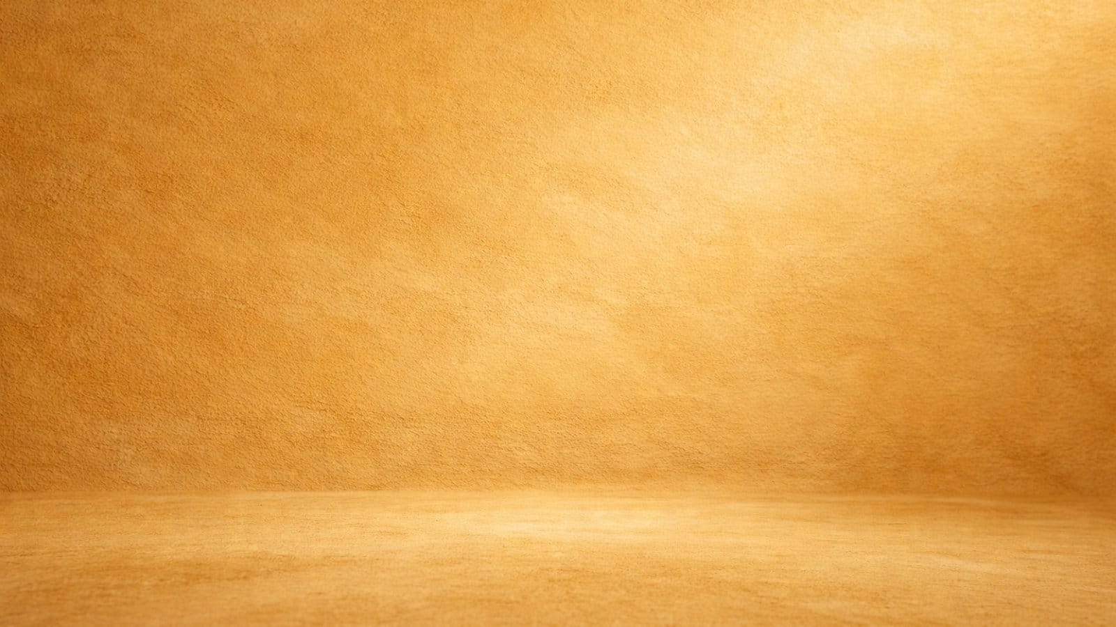Texture minérale ocre dans une lumière chaude