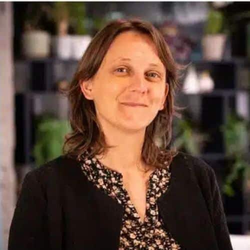Portrait de Sandy Hinzelin, docteure en philosophie et enseignante du bouddhisme